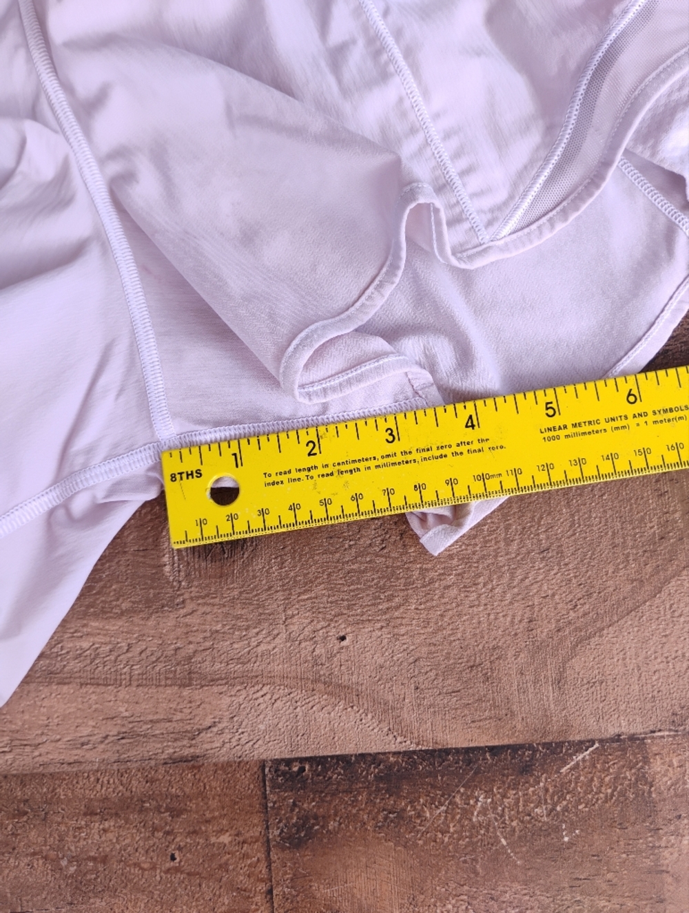 Lululemon White Hotty Hot Shorts Size 6 - Picture 7 of 11